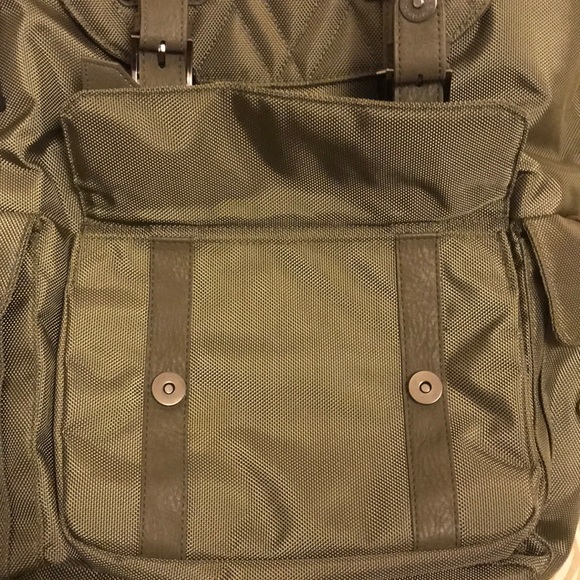 Olive Green Olympia Backpack 22L Capacity (NEW) - Picture 3 of 16